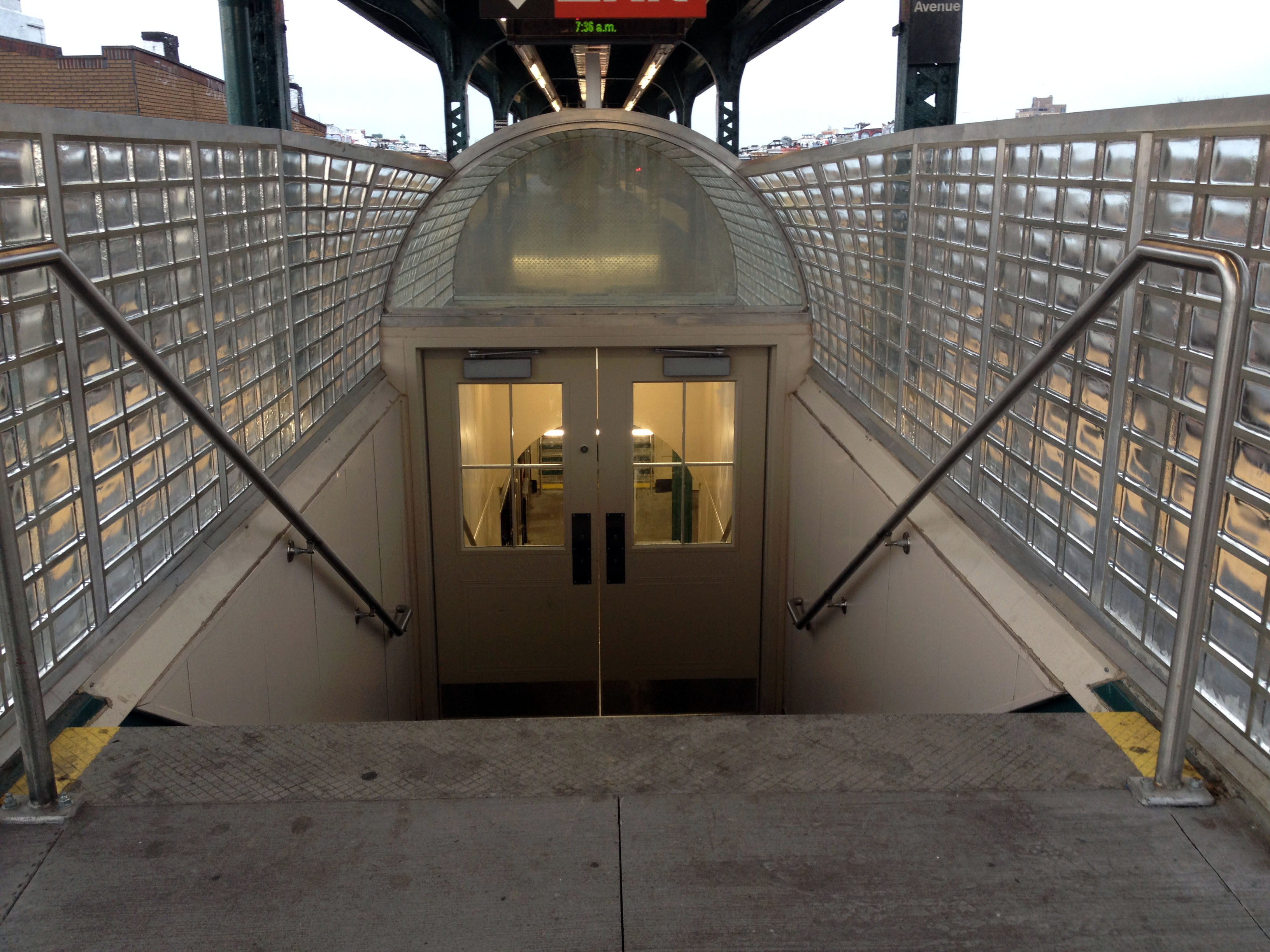 Motarless Glass Block Grid Walls